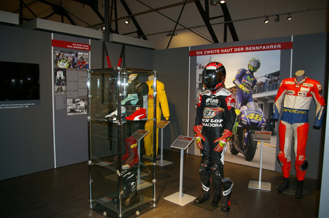 Blick in den neuen Dauerausstellungsteil (Autor: Textil- und Rennsportmuseum Hohenstein-Ernstthal)