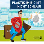 Superheld wehrt Plastiktüte ab, sodass sie nicht in die Biotonne fliegt.