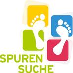 F&uuml;&szlig;e auf bunten Quadraten und Schrift Spurensuche