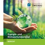 Titelseite des Klimaschutzkonzeptes - Hände halten eine gläserne Erdkugel und Farne, im Hintergrund eine Waldlichtung